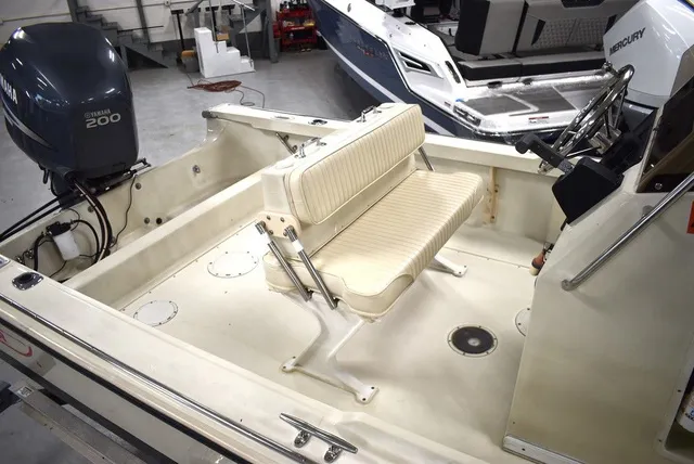 Slide: The Image of Boston Whaler 19 Outrage 1991 - 13