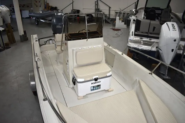 Slide: The Image of Boston Whaler 19 Outrage 1991 - 16