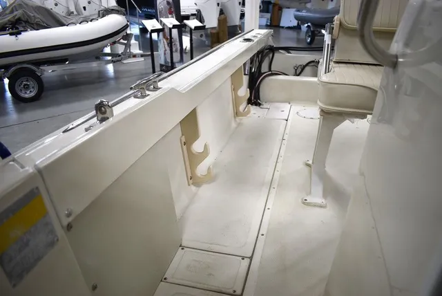 Slide: The Image of Boston Whaler 19 Outrage 1991 - 33