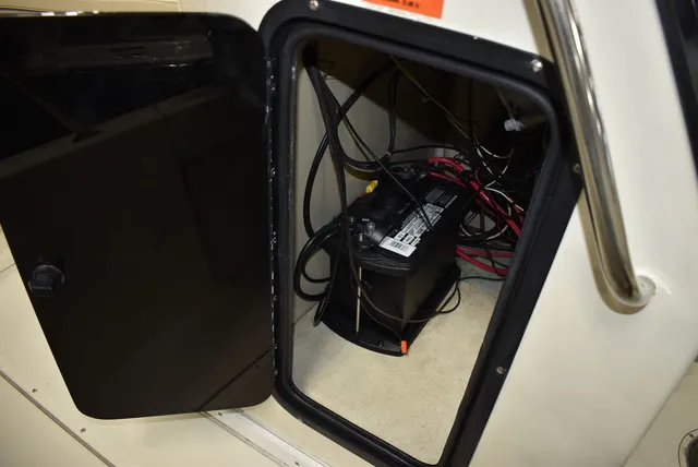 Slide: The Image of Boston Whaler 19 Outrage 1991 - 28