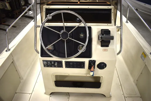 Slide: The Image of Boston Whaler 19 Outrage 1991 - 22