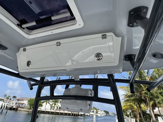 Slide: The Image of Sea Fox 328 Commander W/SEAKEEPER 32' 2023 - 59
