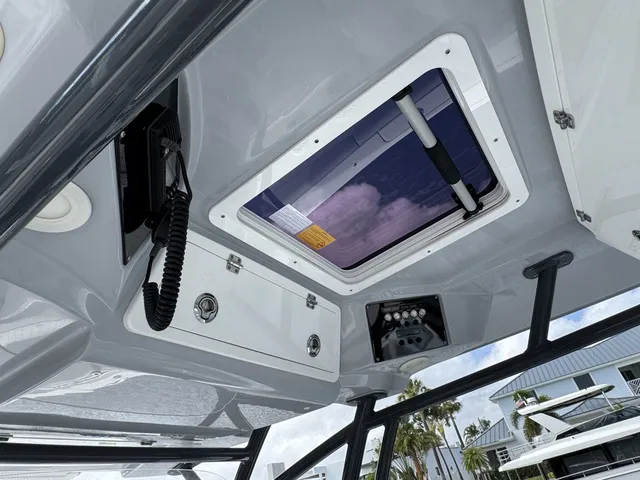 Slide: The Image of Sea Fox 328 Commander W/SEAKEEPER 32' 2023 - 58