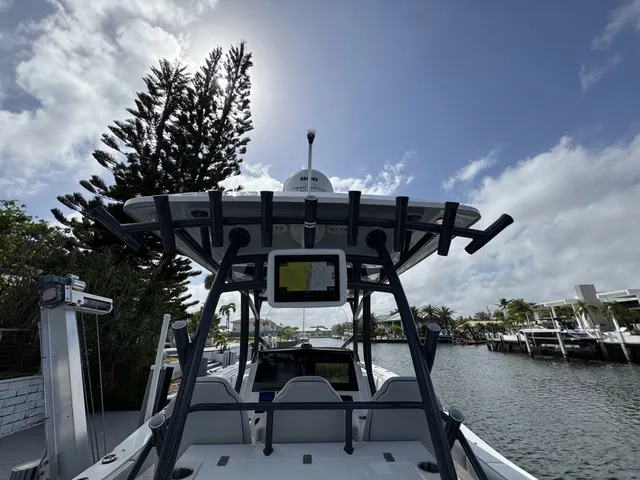 Slide: The Image of Sea Fox 328 Commander W/SEAKEEPER 32' 2023 - 70