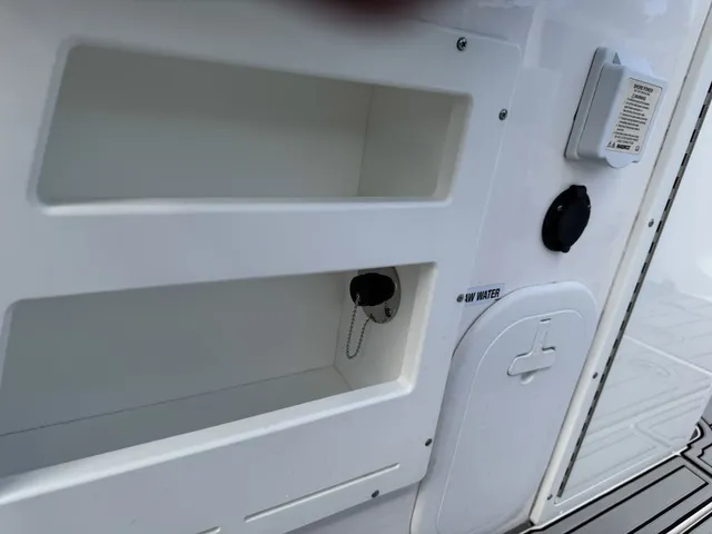 Slide: The Image of Sea Fox 328 Commander W/SEAKEEPER 32' 2023 - 73