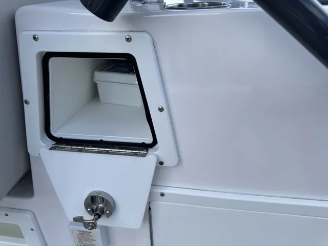 Slide: The Image of Sea Fox 328 Commander W/SEAKEEPER 32' 2023 - 75