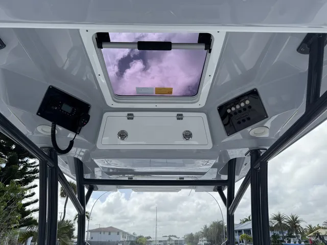 Slide: The Image of Sea Fox 328 Commander W/SEAKEEPER 32' 2023 - 18