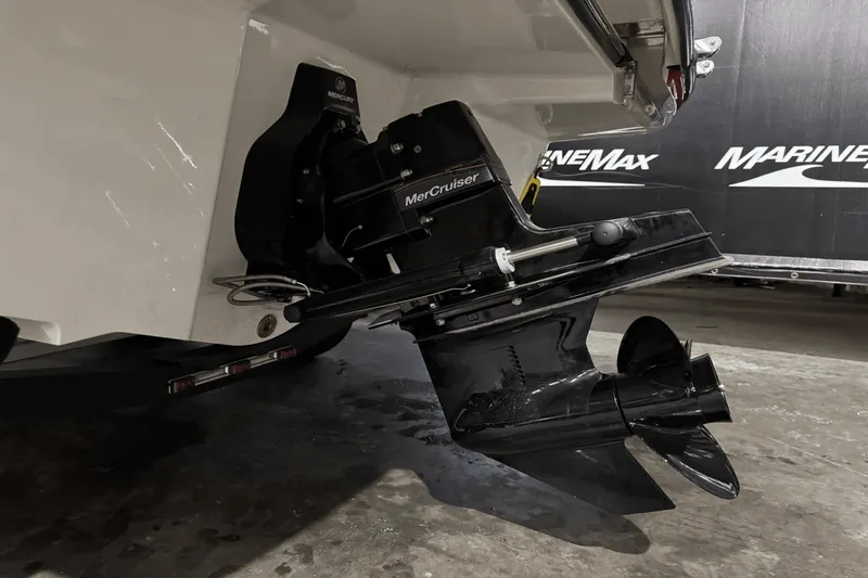 Slide: The Image of Sea Ray SPX 210 2025 - 10