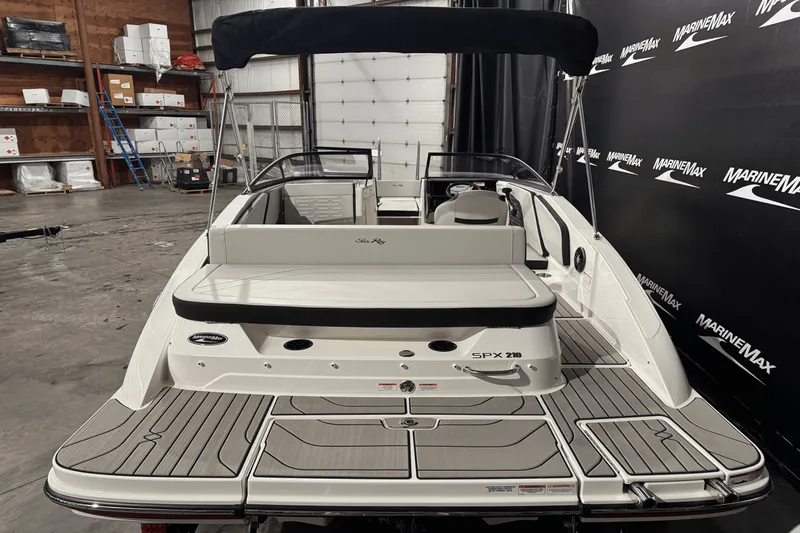 Slide: The Image of Sea Ray SPX 210 2025 - 11