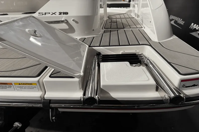 Slide: The Image of Sea Ray SPX 210 2025 - 13