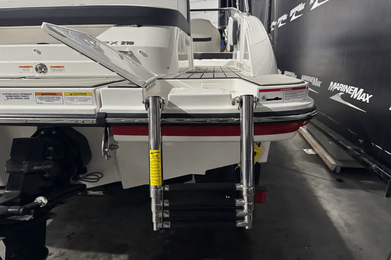 Slide: The Image of Sea Ray SPX 210 2025 - 14