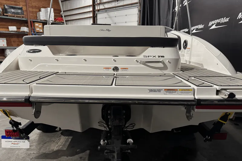 Slide: The Image of Sea Ray SPX 210 2025 - 15