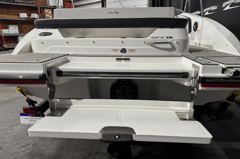 Slide: The Image of Sea Ray SPX 210 2025 - 16