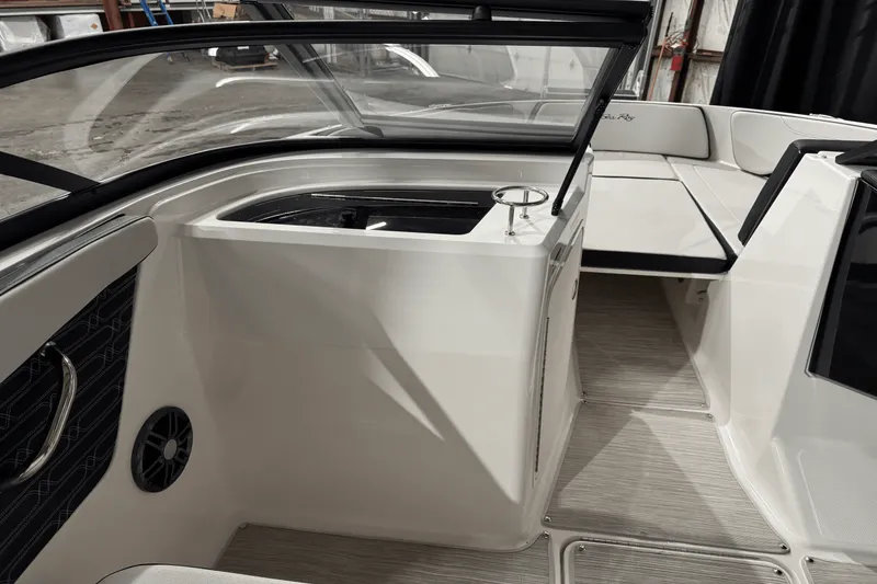 Slide: The Image of Sea Ray SPX 210 2025 - 30