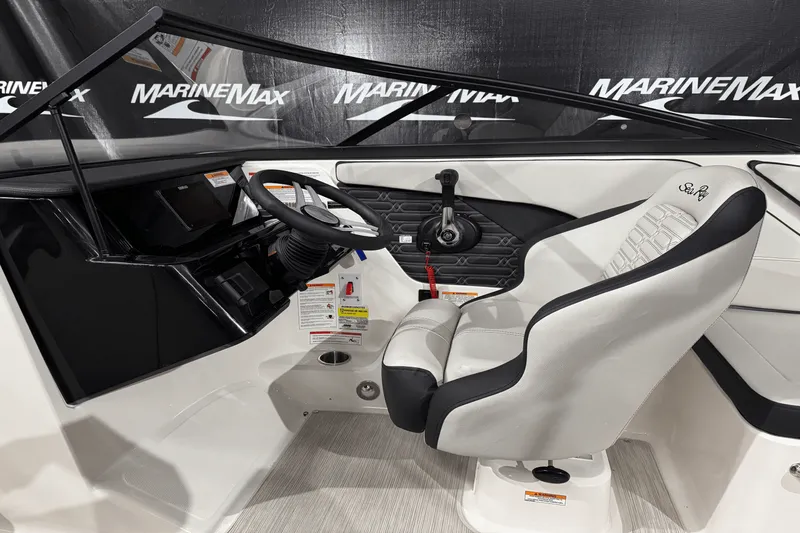 Slide: The Image of Sea Ray SPX 210 2025 - 32