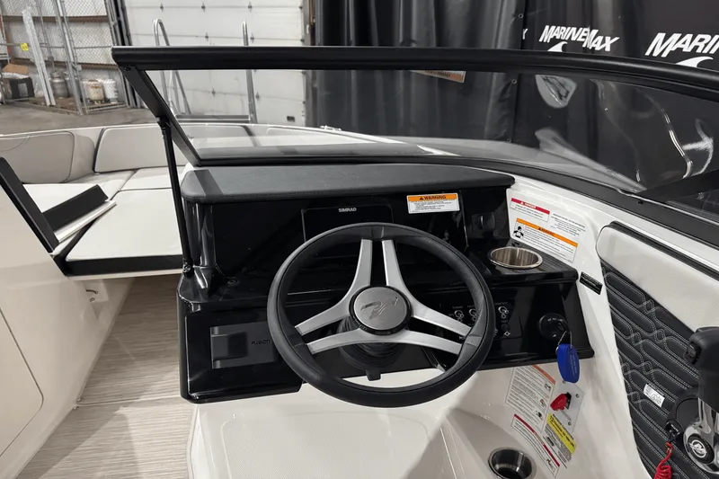 Slide: The Image of Sea Ray SPX 210 2025 - 33