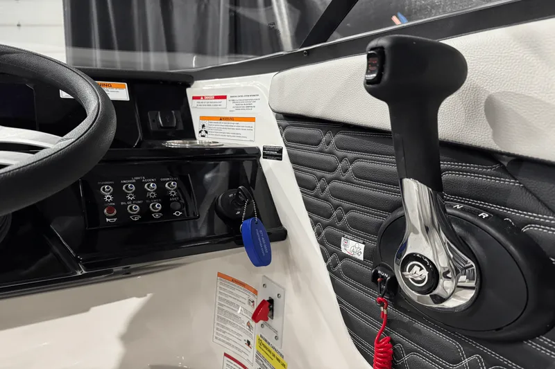 Slide: The Image of Sea Ray SPX 210 2025 - 34