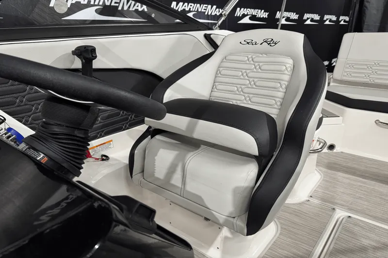 Slide: The Image of Sea Ray SPX 210 2025 - 37