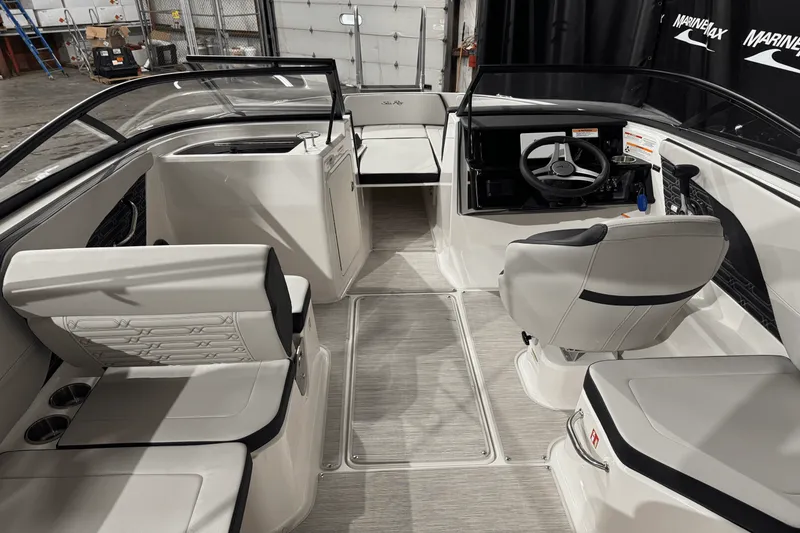 Slide: The Image of Sea Ray SPX 210 2025 - 38