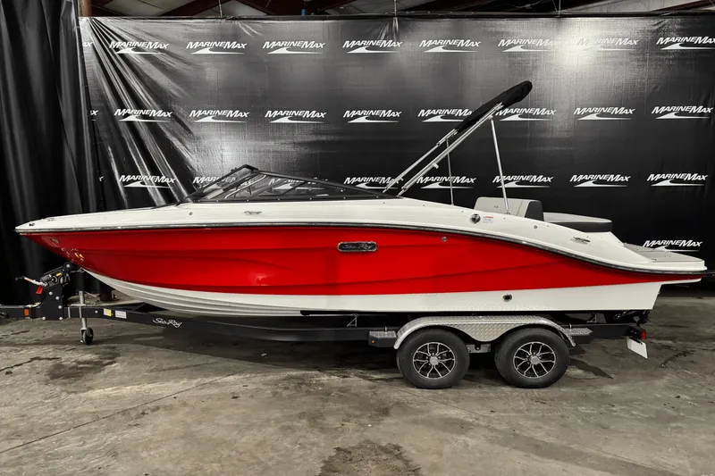 Slide: The Image of Sea Ray SPX 210 2025 - 4