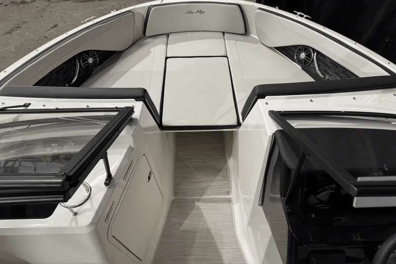 Slide: The Image of Sea Ray SPX 210 2025 - 46