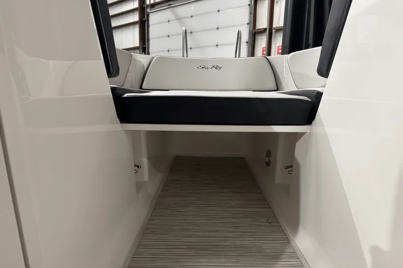 Slide: The Image of Sea Ray SPX 210 2025 - 47