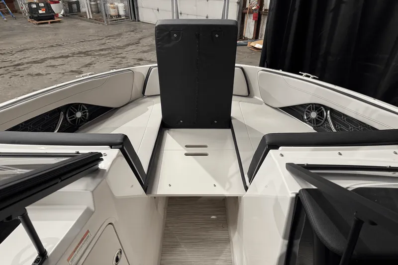 Slide: The Image of Sea Ray SPX 210 2025 - 48