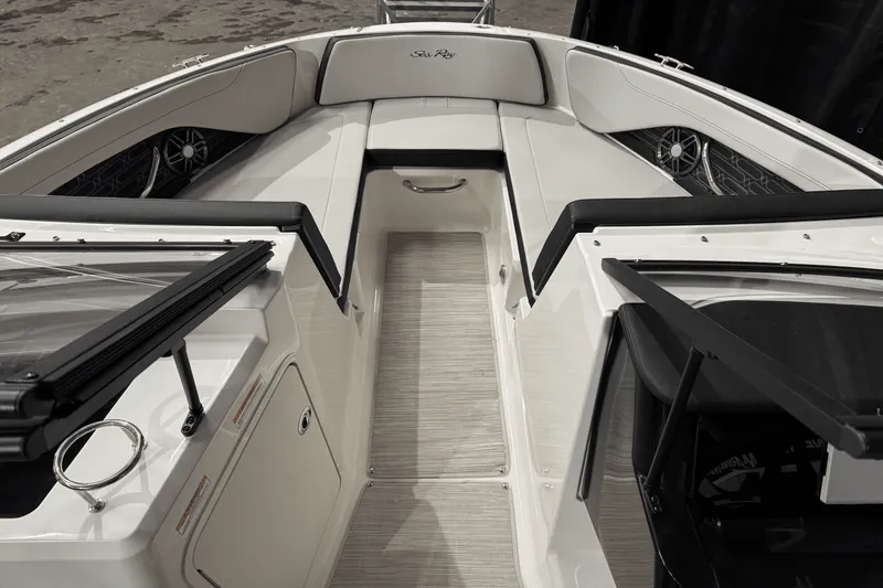 Slide: The Image of Sea Ray SPX 210 2025 - 51