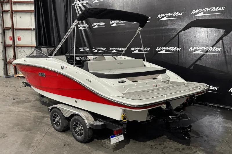 Slide: The Image of Sea Ray SPX 210 2025 - 6