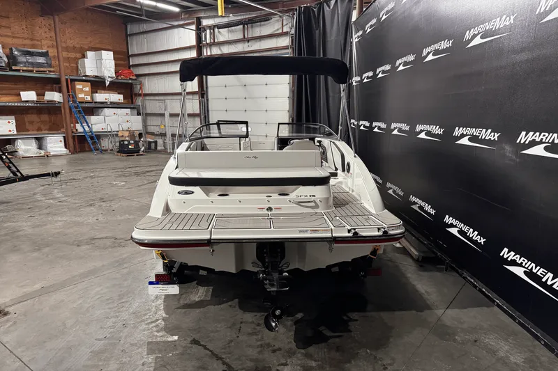 Slide: The Image of Sea Ray SPX 210 2025 - 8
