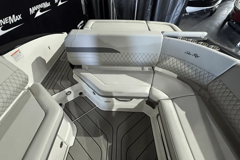 Slide: The Image of Sea Ray SLX 280 2025 - 14