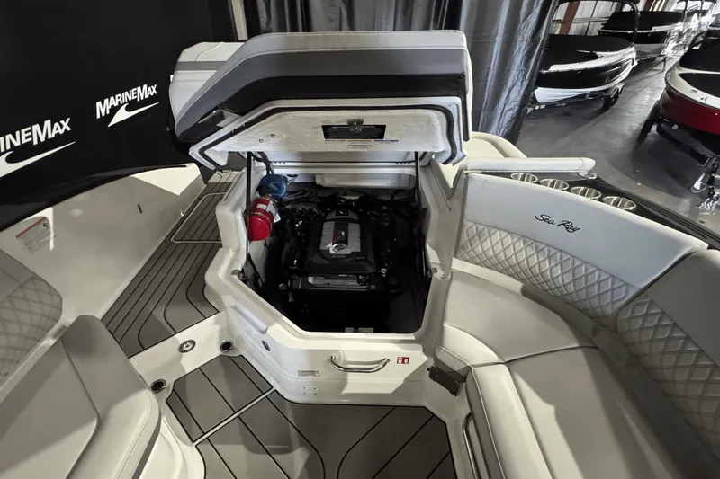 Slide: The Image of Sea Ray SLX 280 2025 - 15