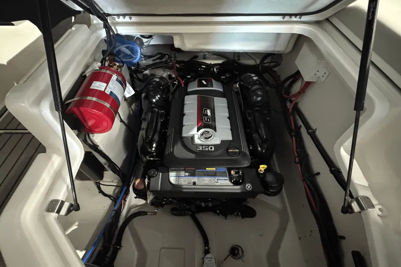 Slide: The Image of Sea Ray SLX 280 2025 - 16