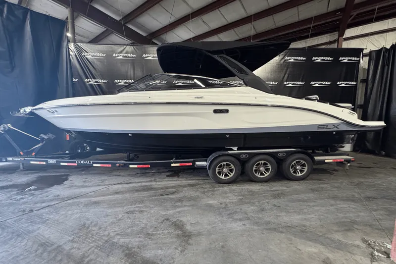 Slide: The Image of Sea Ray SLX 280 2025 - 2