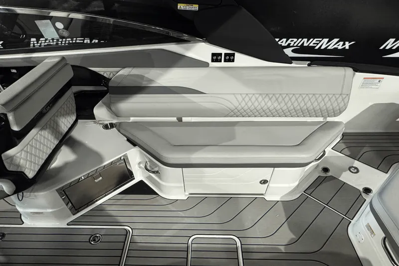 Slide: The Image of Sea Ray SLX 280 2025 - 20