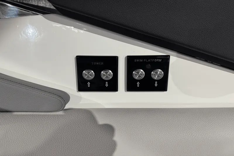 Slide: The Image of Sea Ray SLX 280 2025 - 22