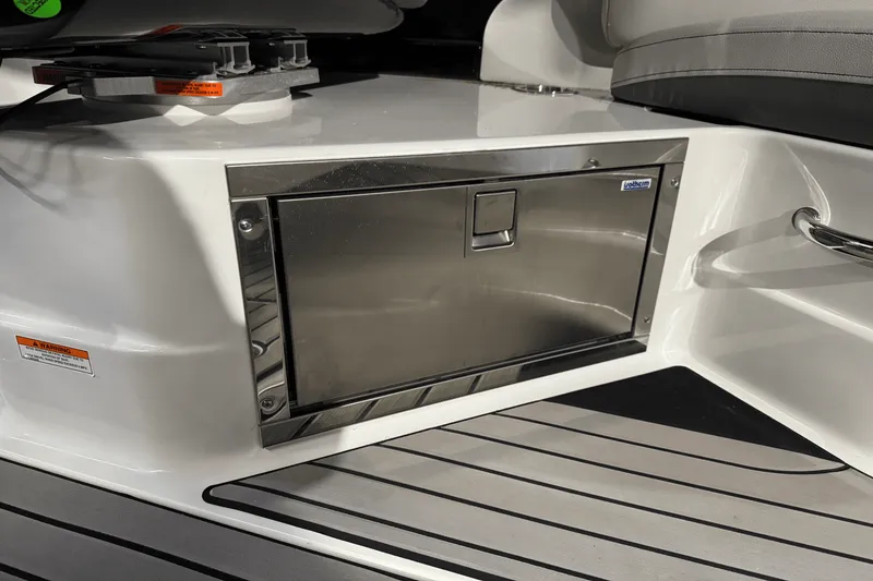 Slide: The Image of Sea Ray SLX 280 2025 - 23