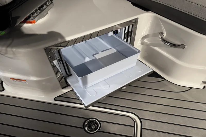 Slide: The Image of Sea Ray SLX 280 2025 - 24