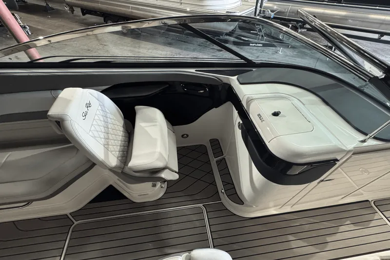 Slide: The Image of Sea Ray SLX 280 2025 - 25