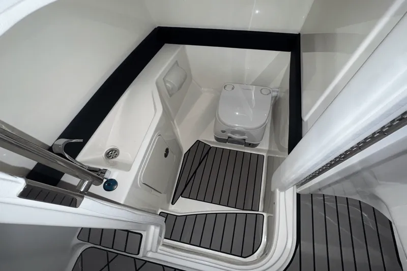 Slide: The Image of Sea Ray SLX 280 2025 - 28