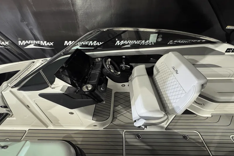 Slide: The Image of Sea Ray SLX 280 2025 - 30