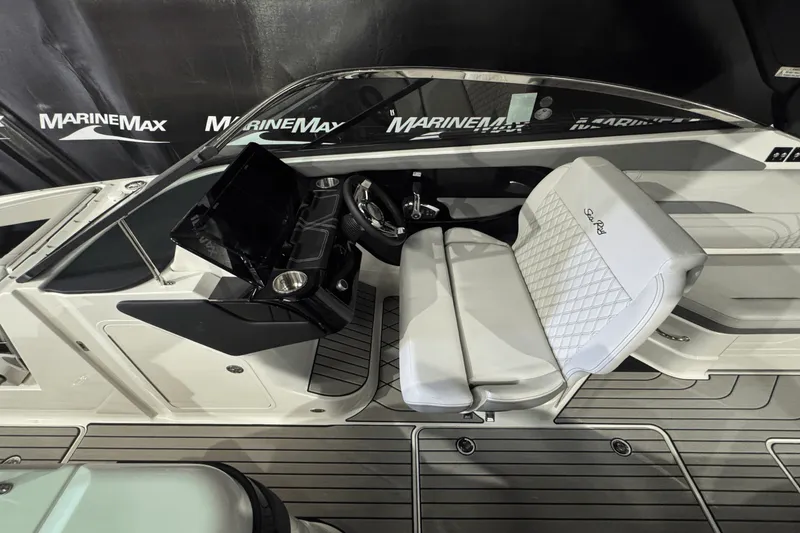 Slide: The Image of Sea Ray SLX 280 2025 - 31