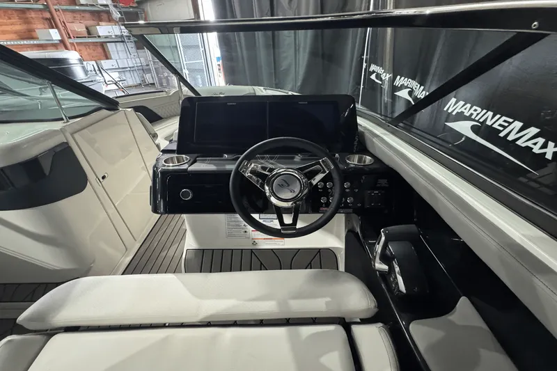 Slide: The Image of Sea Ray SLX 280 2025 - 32