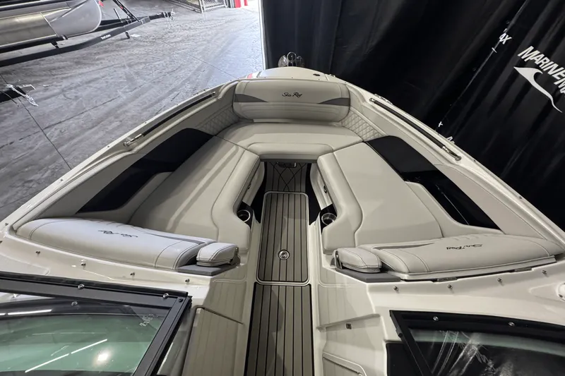 Slide: The Image of Sea Ray SLX 280 2025 - 36