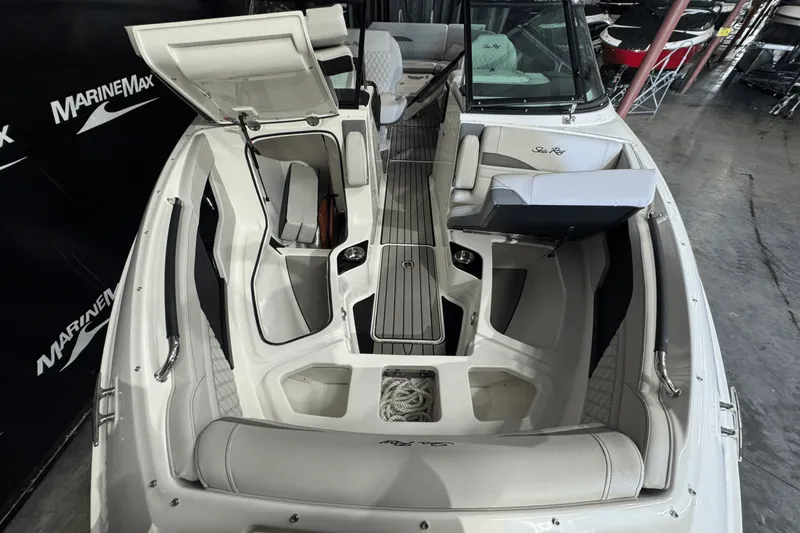 Slide: The Image of Sea Ray SLX 280 2025 - 37