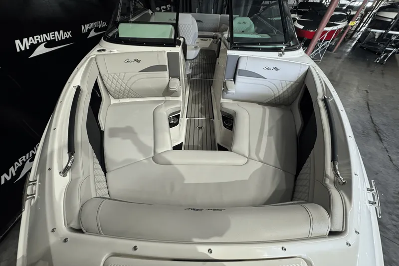 Slide: The Image of Sea Ray SLX 280 2025 - 38