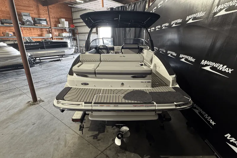 Slide: The Image of Sea Ray SLX 280 2025 - 4