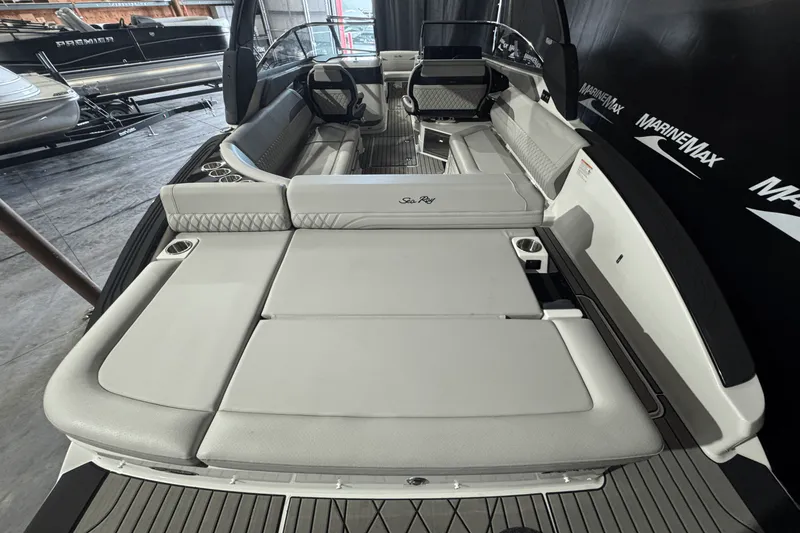 Slide: The Image of Sea Ray SLX 280 2025 - 6