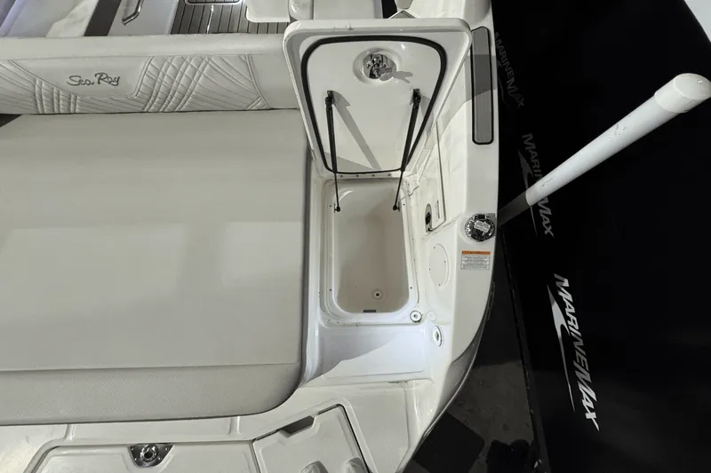 Slide: The Image of Sea Ray SDX 250 Surf 2025 - 11