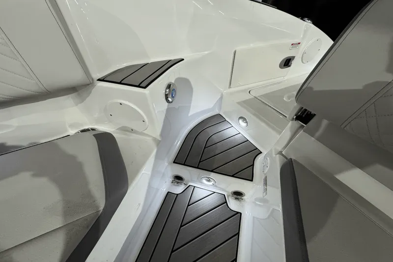 Slide: The Image of Sea Ray SDX 250 Surf 2025 - 14